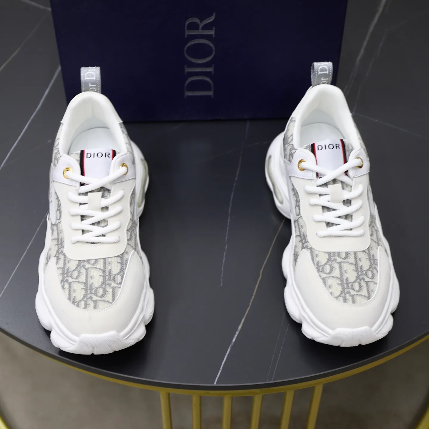 Ex-factory price: 462💰🙅‍♂️🙅‍♂️🙅‍♂️ Brand: Dior DIOR Standard code: 38-44 (45 customized) Grade: Same as the official website Material: Original cowhide material spliced with brand cloth Comfortable and breathable lining Lightweight and wear-resistant sports outsole Style category: Men's fashion casual shoes Running sports shoes Distinguished luxury brand elements Top luxury color: actual picture color